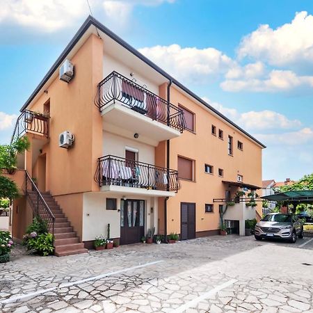 Banko Apartments 로비니 외부 사진